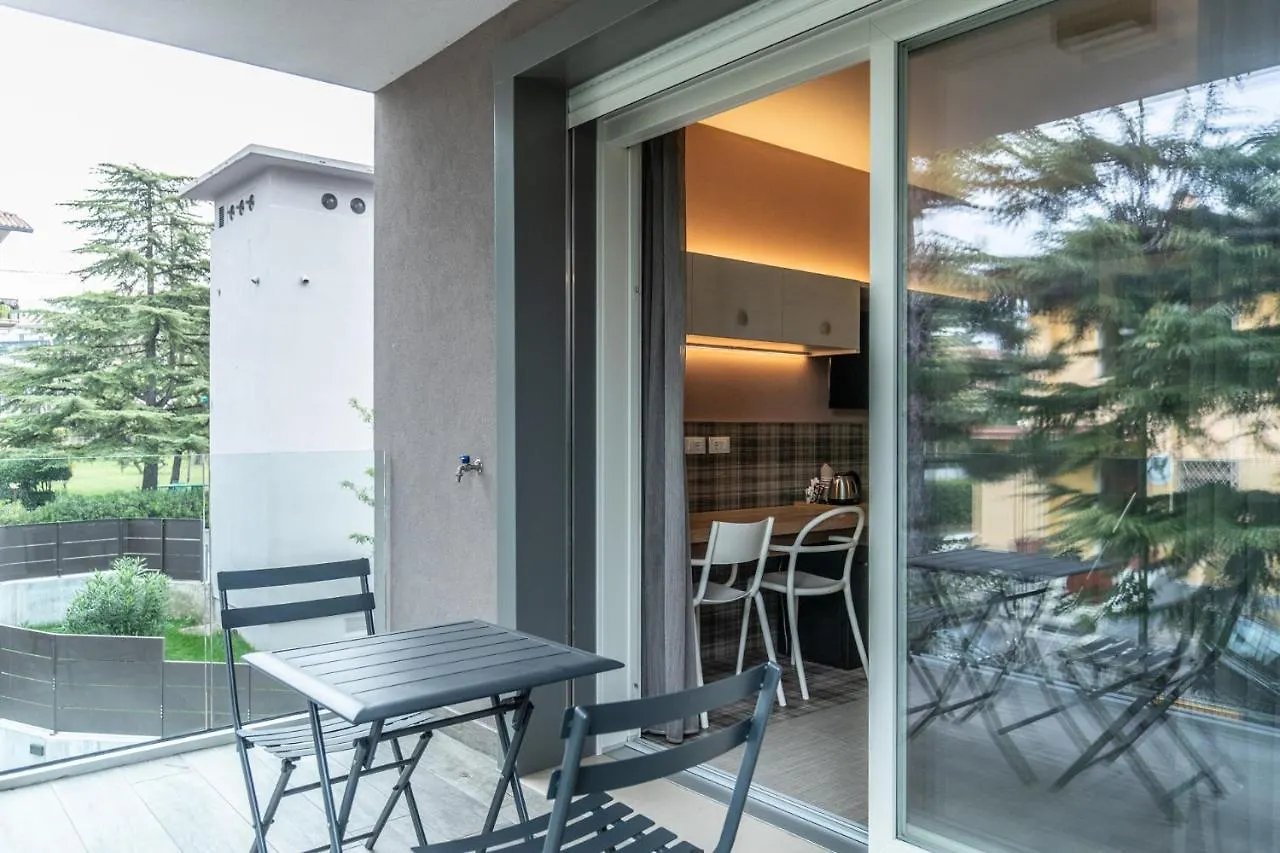 Sei Garda Apartments Peschiera del Garda 0*,  Italy