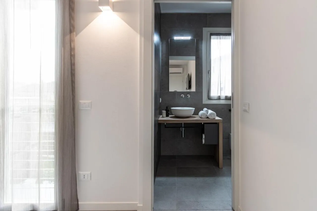 Sei Garda Apartments Peschiera del Garda 0*,  Italy